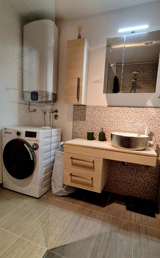 Apartman Kokola มาลีโลชินจ์ ภายนอก รูปภาพ